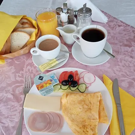 לינה וארוחת בוקר Lotus