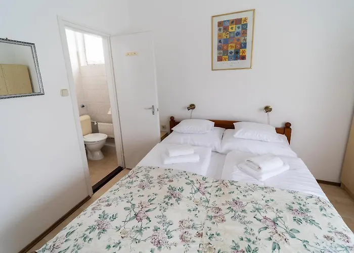 Lotus Bed & Breakfast 3*